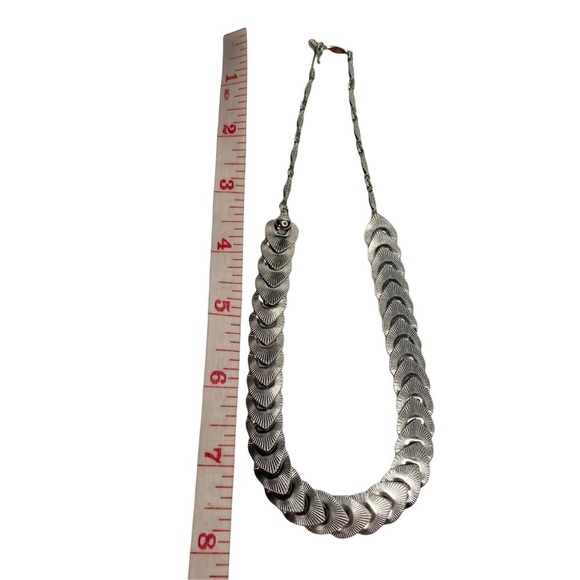 Vintage Silver Tone Articulated Ribbed Textured Hook Closure Necklace - Picture 7 of 8